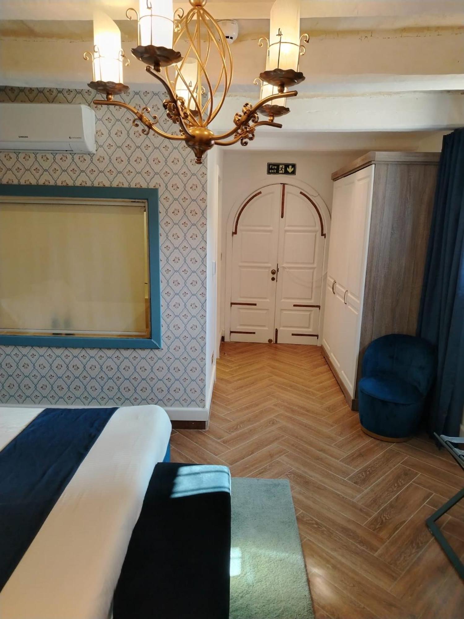 The Red Farm Relais & Spa Iklin 外观 照片